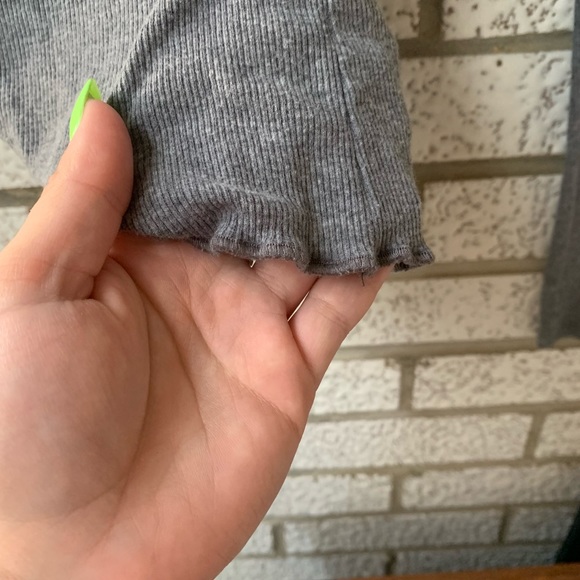Hollister Grey Long Sleeve - Picture 3 of 4